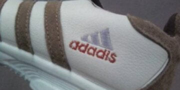 Cười bể bụng với những đôi giày thể thao nhái của Trung Quốc