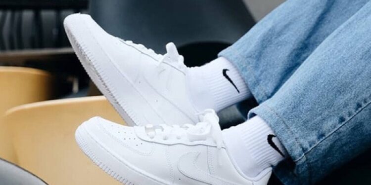 Top 5 Mẫu Sneaker Nike Hot Hit Cho Mùa Giáng Sinh 2024