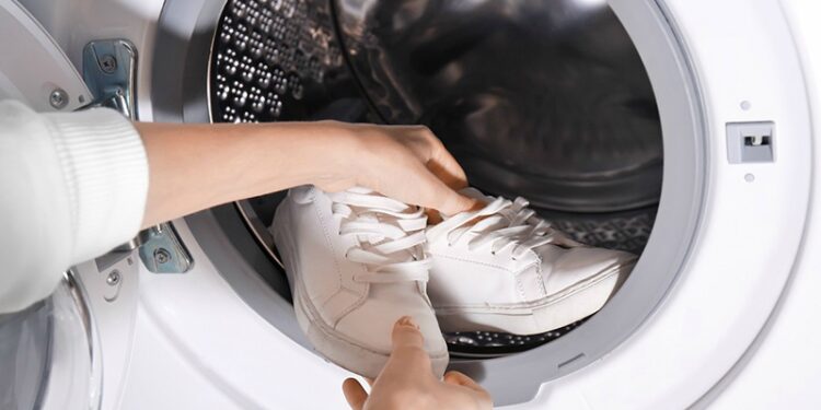 Hướng Dẫn Toàn Diện: Giặt Giày Bằng Máy Giặt Và Cách Làm Khô Hiệu Quả Nhất