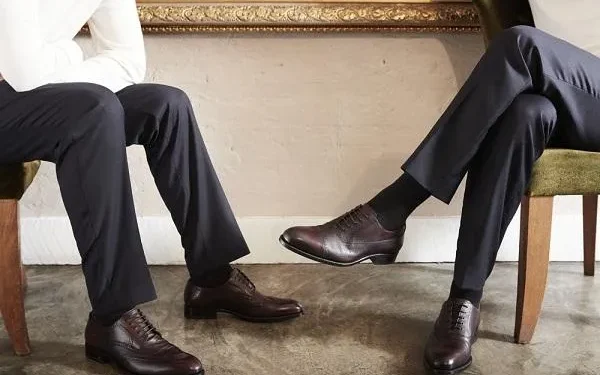Bí Quyết Chọn Giày Da Công Sở Hoàn Hảo Cho Người Có Bàn Chân Rộng